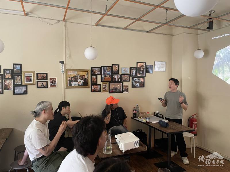 映像臺灣協會會長吳浩平（右）致詞