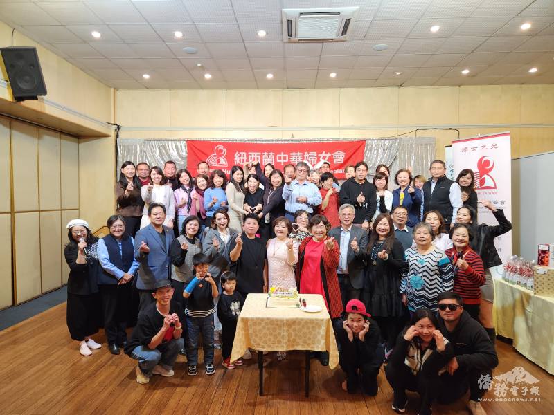 全體歡慶紐西蘭中華婦女會27周年