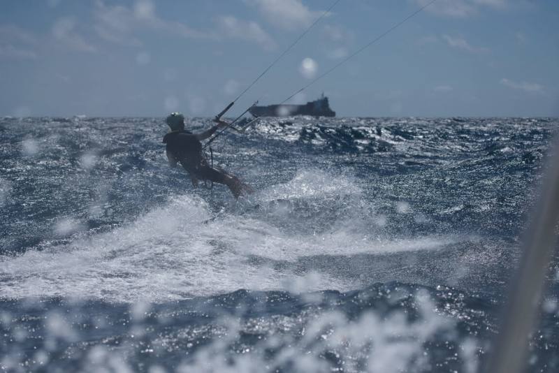 瑞士籍風箏衝浪挑戰者修爾茲（Geza Scholtz）9日宣布，他成功完成從馬祖風箏衝浪至台灣本島壯舉，盼激勵年輕人勇於完成夢想。（Geza Team提供）