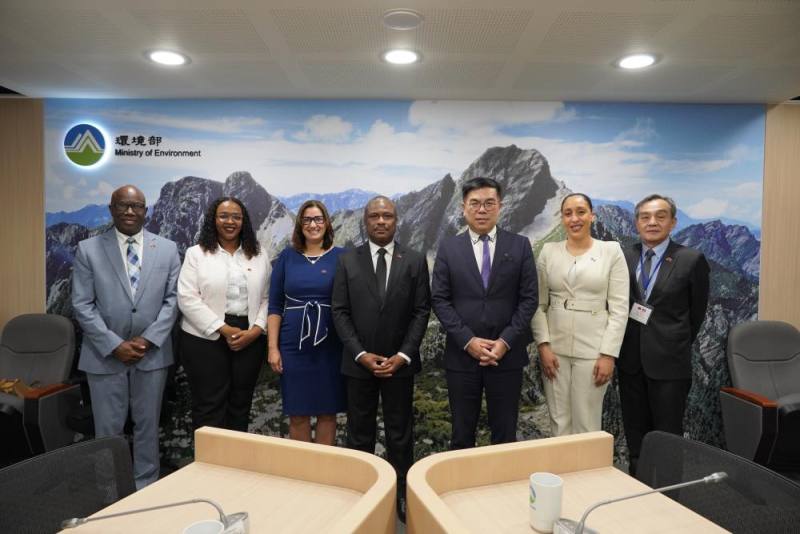 彭啓明部長與海地外長訪賓合照