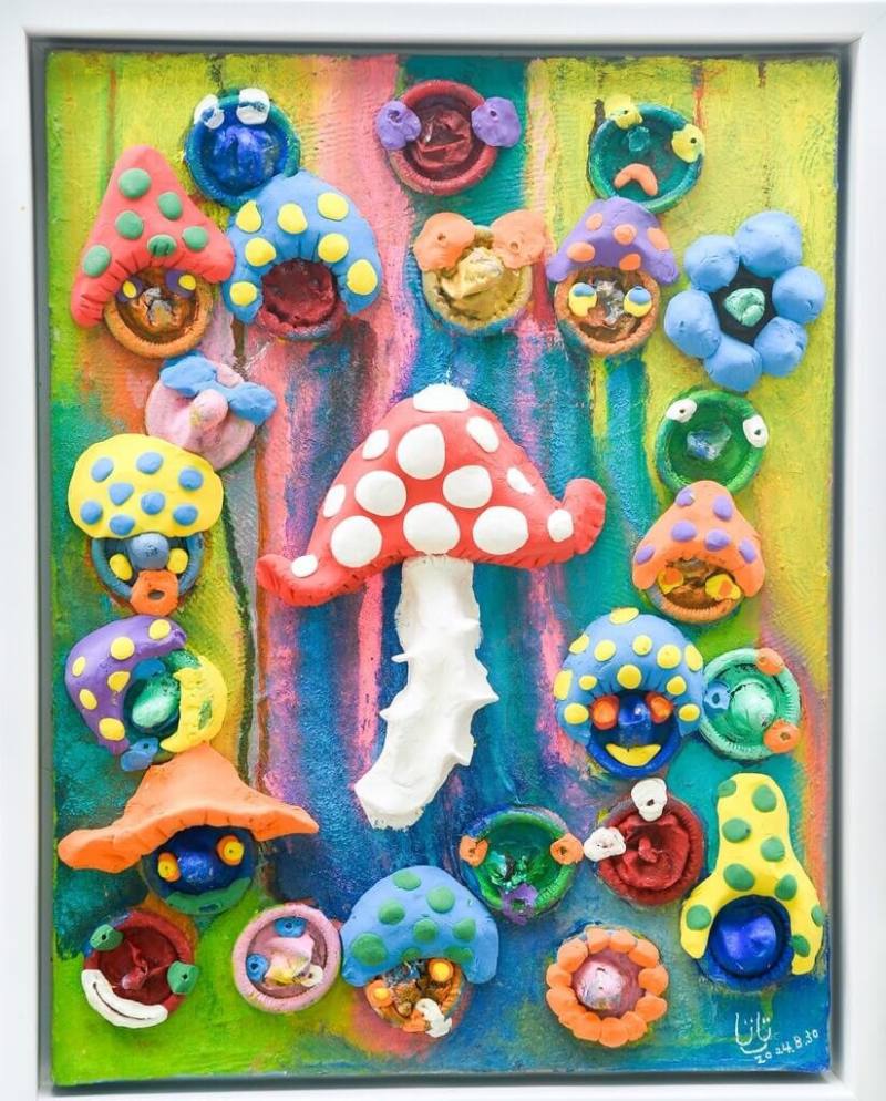 媒體人、多媒材藝術家櫻崎露露（Lulu Sakurazaki）個人首展「蘑菇一下」8月5日將於台北展出，她表示，「在媒體行業說、寫20多年，但這是第一次，我用創作表達真正的自己」。圖為作品「蘑菇樂園3號」