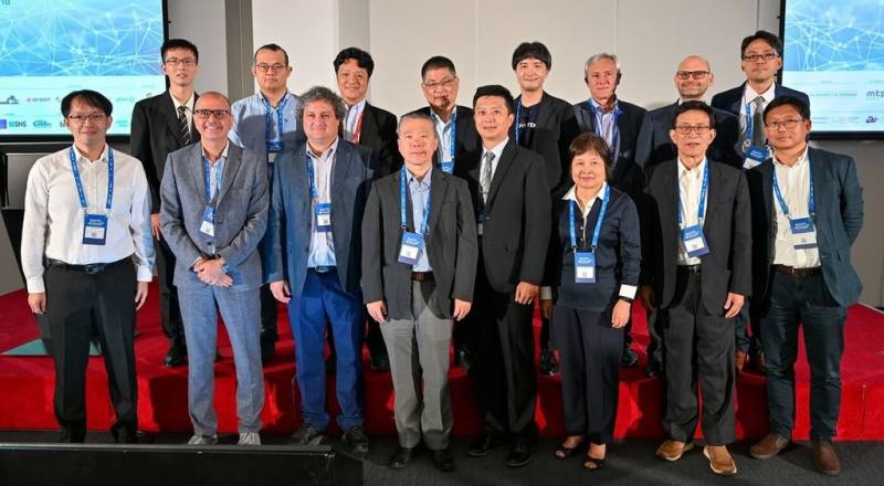 工研院宣布，與產官學研參加歐洲網路通訊大會，簽署3項6G產研合作案。前左4為工研院副總暨資訊與通訊研究所所長丁邦安。（工研院提供）