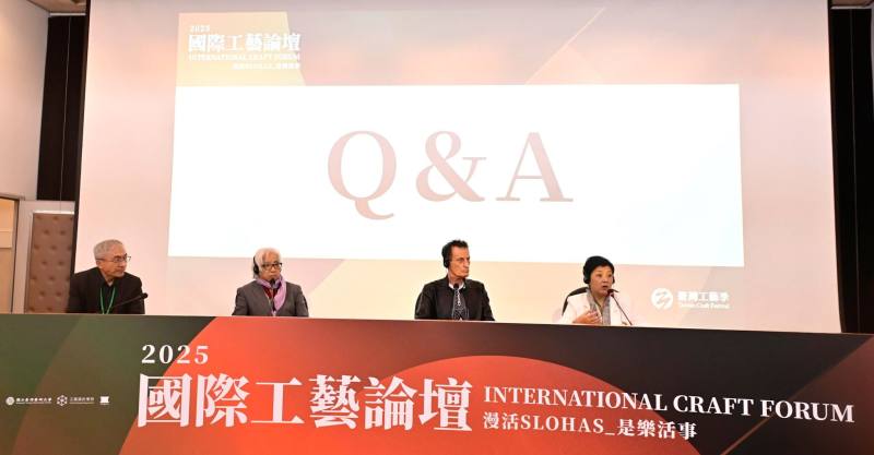 第一場專題演講「面向未來」由左起文化部文化資產局局長陳濟民擔任引言人，日本赤塚流江戶蒔繪第十代傳人三田村有純、北歐設計顧問有限公司創辦人暨執行長Gideon_Loewy及泰國永續工藝美術學院副首席執行長Saengrawee_Singhawiboon分別擔任主講。