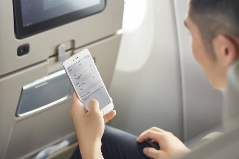 搭機可以使用Wi-Fi連線網路越來越普及，華航8月起開放B777、A350、A321neo等3大機型的全航線、全艙等旅客免費使用機上Wi-Fi。（華航提供）