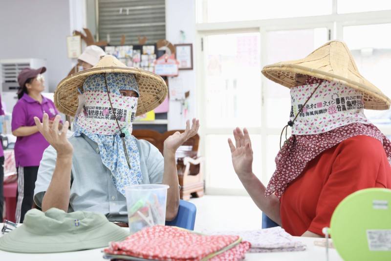 Minister Li and actress Lu dress as 'masked warriors' in traditional sun-protective gear