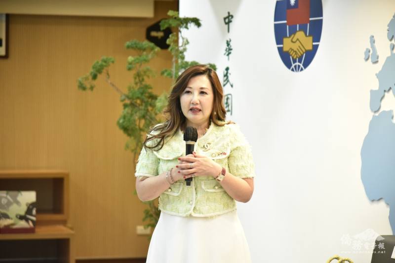 鳳凰城臺灣半導體供應商協會理事長張聖儀致詞