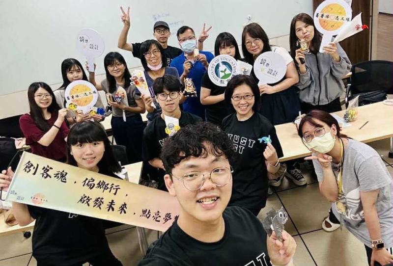 台灣科技大學應用科技學士學位學程助理教授胡家紋主持2年期USR計畫，帶領台科大「創客偏鄉」技優團隊與高中職教師對接，啟動教學實踐研究，獲「大專校院教學實踐研究計畫」補助（台科大教務處提供）