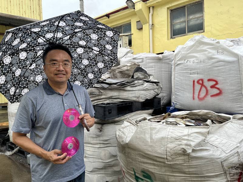 鍱德股份有限公司技術總監陳松柏說，鍱德是台灣唯一同時擁有合法光碟片回收處理廠及光學級染色、造粒改質技術的廠商