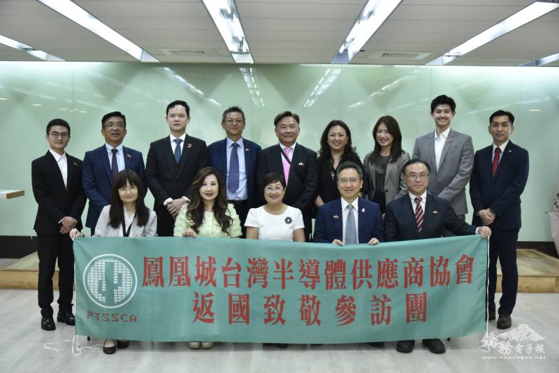 2025鳳凰城臺灣半導體供應商協會拜會僑委會大合照