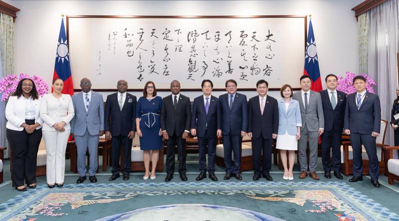 President Lai poses for a photo with a delegation led by Haiti Foreign Minister Jean-Victor Harvel Jean-Baptiste.