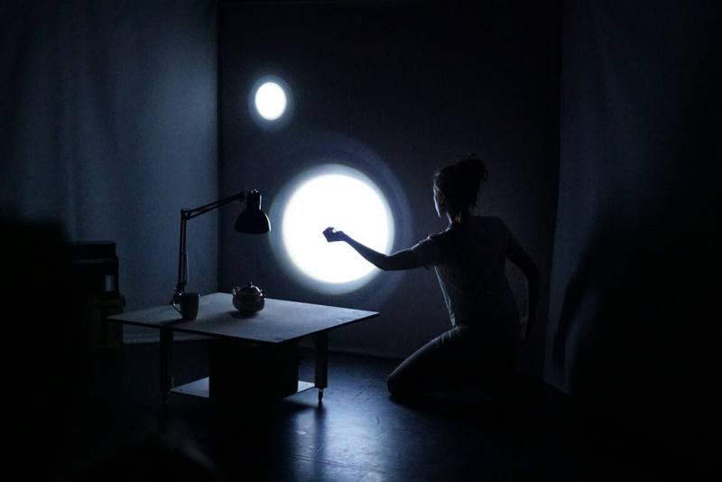 台北表演藝術中心邀請七巧板劇團作品「調皮的影子」訪台演出，以創意及幽默，重新定義影子戲劇的可能性，邀請親子共賞。（北藝中心提供）