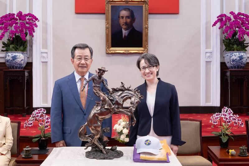 蕭美琴副總統10日上午接見「世界臺灣商會聯合總會」第31屆回國訪問團