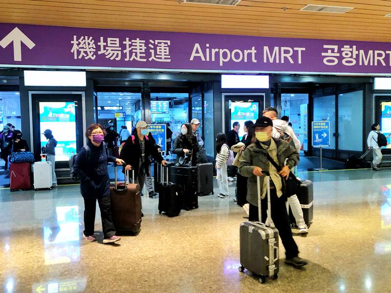 機場捷運配合國防部「2025城鎮韌性防空演習」（原萬安演習），將於17日下午1時30分至2時舉行演習，期間機捷全線正常運行，但到站旅客無法出站，將由站務人員、捷運警察、保全引導至避難區