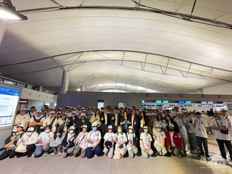 出發前胡志明市新山一國際機場大合影