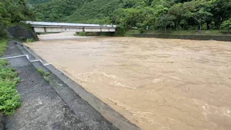 林業及自然保育署屏東分署轄內雙流國家森林遊樂區 目前已完成園區勘查及環境整備工作，12日恢復開園，僅園區瀑布步道涉水區路段，因溪水水位仍高暫時管制，將待水位消退後再開放。（林業及自然保育署屏東分署提供）