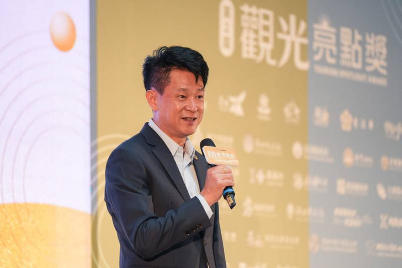 第2屆觀光亮點獎全台共有191處亮點進行參選，11日起展開為期3週的網路票選活動，交通部觀光署副署長黃勢芳（圖）邀請全民一起投票選出最具魅力的觀光亮點。（觀光署提供）