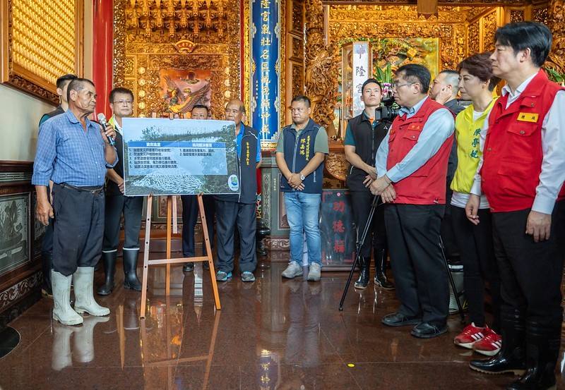 總統聽取各區災情說明，也實地瞭解民房、農作物、畜牧等受損情形