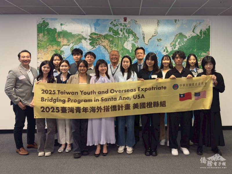 訪團成員參訪金士頓科技