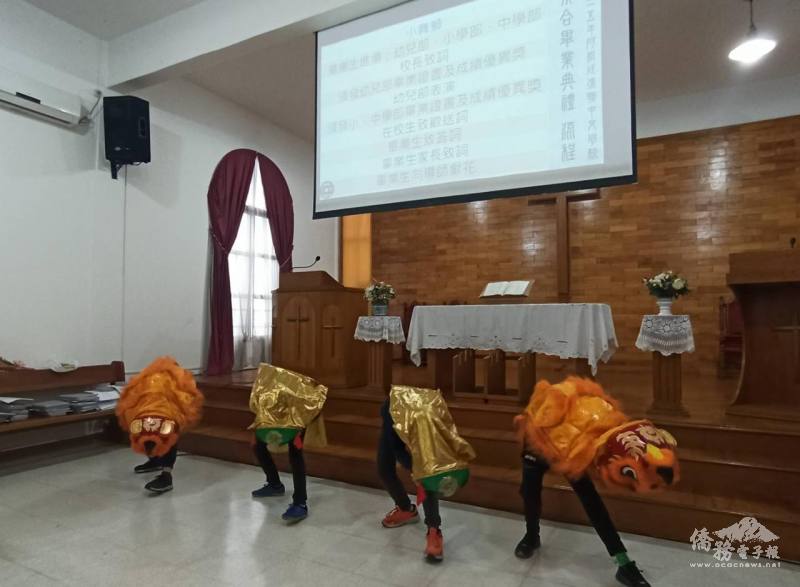 小小舞獅隊表演