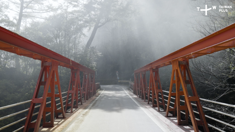 中橫公路上現存的四座艾菲爾鐵橋，包括圖中的關興橋，以及慈航橋、慈雲橋和清泉橋