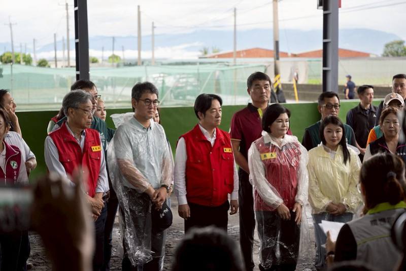 總統視察雲林縣食用玉米及短期葉菜受損情形