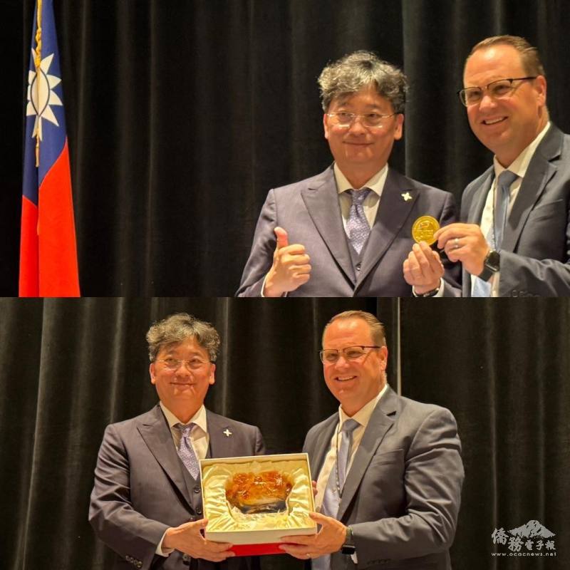 桃園機場致贈雙龍琉璃予底特律機場，希望雙方姊妹友好、一同推廣觀光、商務等客貨運交流