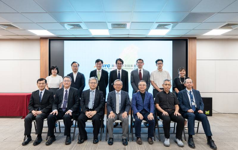 成果發表會由行政院吳誠文政務委員主持，並邀請學界代表、經濟部、數位發展部、衛生福利部、教育部、內政部、文化部及原住民族委員會等共同出席，呈現推動一年來的重要進展，見證政府推動高齡科技的具體成果。