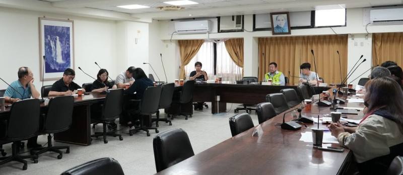 澎湖縣政府11日正式成立「文化創意產業推動委員會」，成員包括文化、旅遊、農漁、教育、工策會等單位代表與文創領域專業人士，未來將共商政策方向，凝聚跨域能量，盼為地方文化注入新活力。（澎湖縣政府提供）