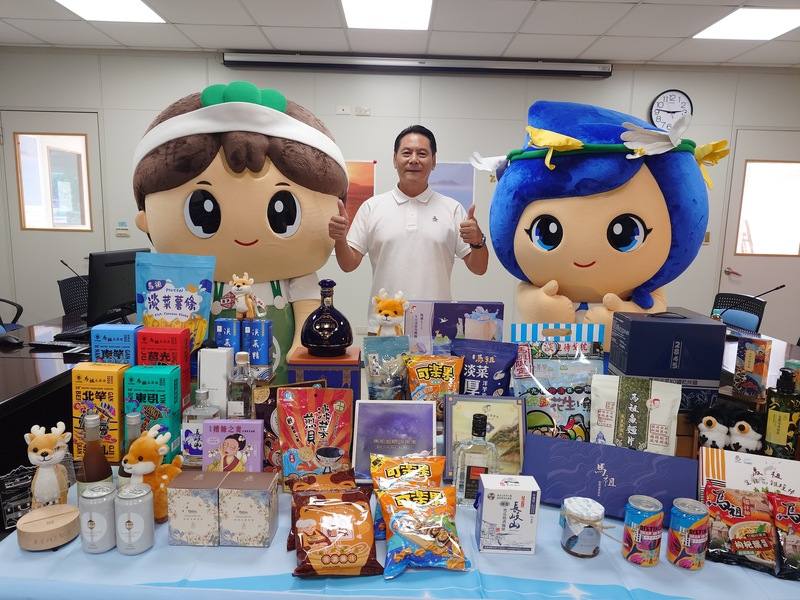 連江縣政府11日舉辦2025台北國際夏季旅展展前記者會，宣布將在旅展現場展售縣內小型企業創新研發計畫（SBIR）創新商品以及各式特色伴手禮等。