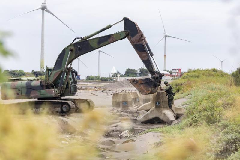 消波塊有效遲滯敵方登入。（軍聞社記者吳柏融攝）