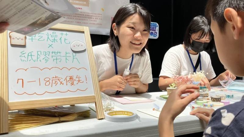 教育部推動「技職永續破風者」計畫，串聯北中南場館舉辦職業試探主題體驗展，舉辦技職科系主題展攤、手作課程等活動。（教育部提供）