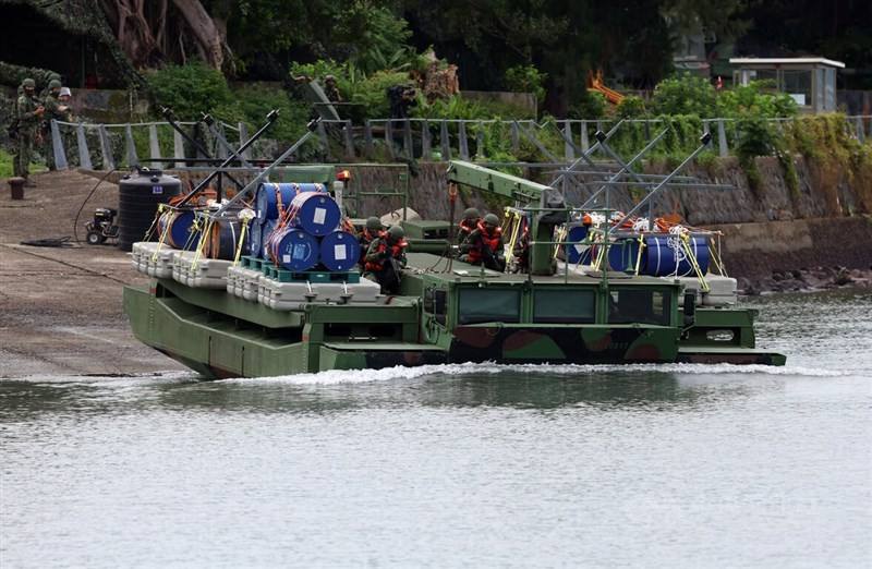Taiwan's Army uses M3 bridge vehicles to deploy river barriers in a drill on Saturday to block potential PLA incursions via the Tamsui River. CNA photo July 12, 2025