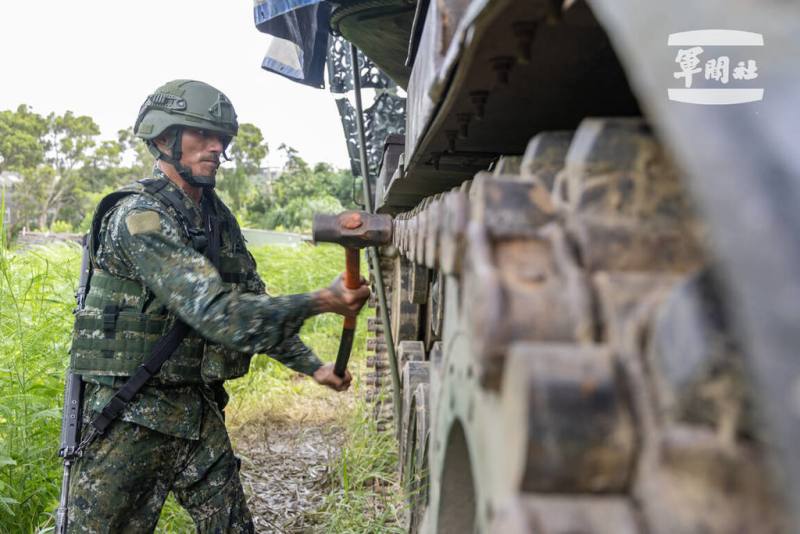國軍第五作戰區裝甲部隊結合漢光41號演習，實施編實動員，強化後備部隊臨戰訓練。（軍聞社提供）
