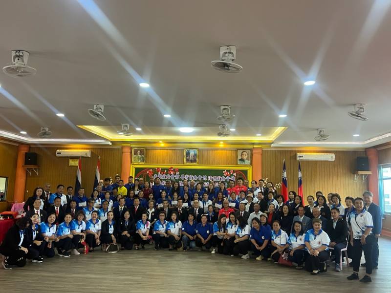 四會交流座談結束賓主合影