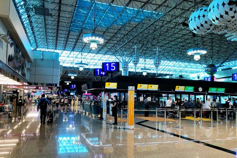 「漢光41號演習」實兵演練13日進入第5天，桃園國際機場公司表示，截至下午1時為止，桃園機場各航班未受影響，班機起降一切正常，但提醒旅客仍應留意航班動態