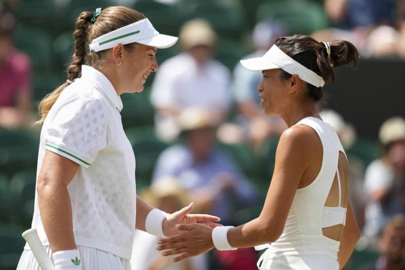 我國網球選手謝淑薇(右)與搭檔奧斯塔朋科奪下本屆溫布頓女子雙打亞軍(照片引自2025溫布頓官網)