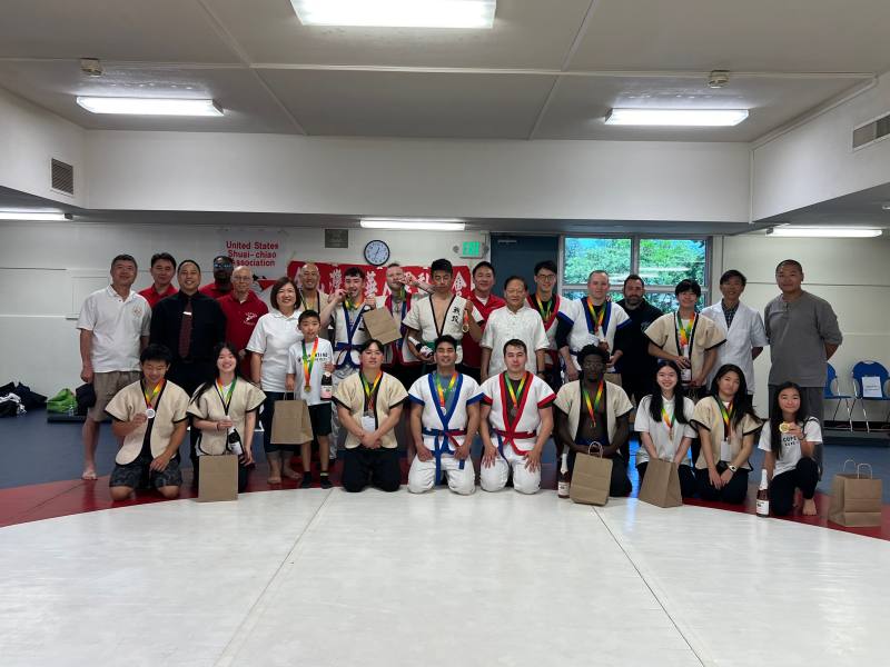 摔角比賽優勝選手合影。