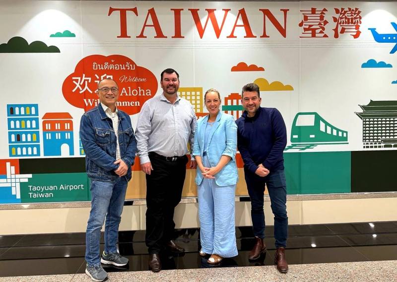 左起為劉忠（Trung Luu）參議員、泰福（Sam Telfer）眾議員、席芮妮（Renee Heath）參議員及牛喬許（Josh Bull）眾議員。