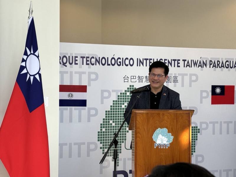 外交部長林佳龍視察台巴智慧科技園區後於願景館致詞。