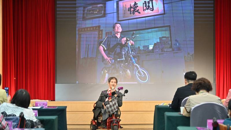 劉大潭委員係國科會十大傑出科技人才及獲得1995年文化復興運動總會科技總統獎擔