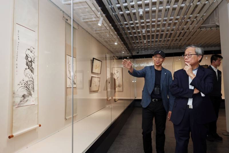 「臺灣蘭花百姿－臺北展」展出戰後臺灣繪畫中的蘭，圖左為史博館館藏鍾壽仁作品《蘭花》 。