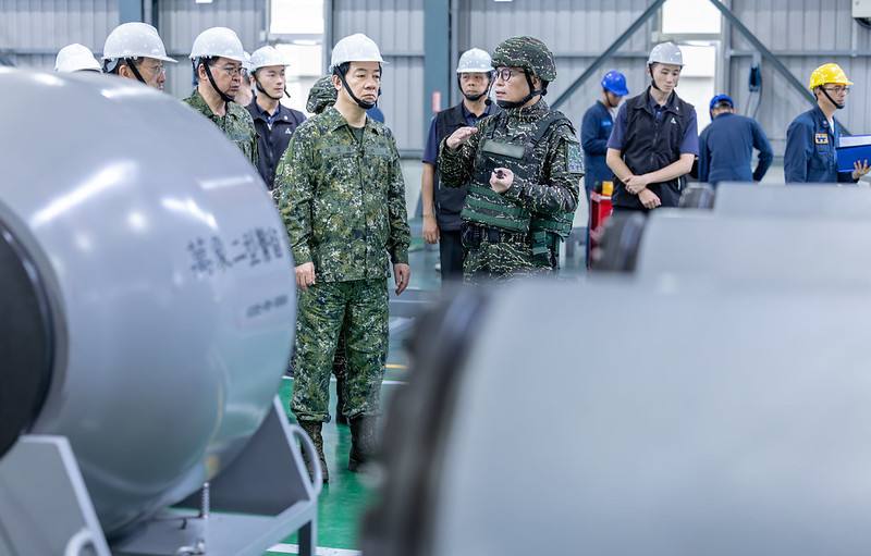 賴清德總統14日上午赴高雄地區，視導漢光41號演習－海軍防禦性布雷操演及實兵演練行動