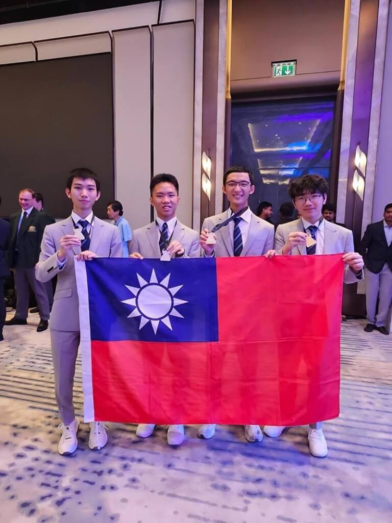 第57屆國際化學奧林匹亞競賽由阿拉伯聯合大公國主辦，台灣學生共獲得3金1銀，國際排名第4名