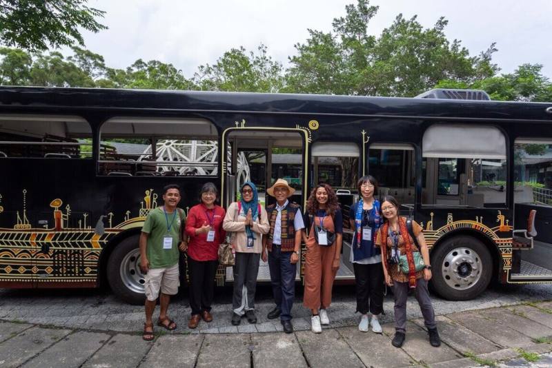 屏東科技大學邀請3名印尼青年領袖來台交流，前往位於瑪家鄉的台灣原住民族文化園區參訪，透過導覽解說帶領3人深入認識台灣的原住民族群