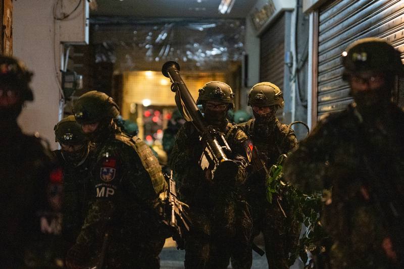 Military Police troops are seen under a covered walkway in Taipei's Wanhua District during Monday's drills.