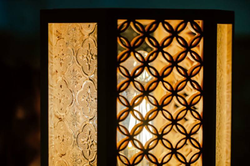 Mingshun Glass has worked with the craft design studio Hands, combining glass with carpentry to reintroduce the beauty of bygone days into our daily lives.