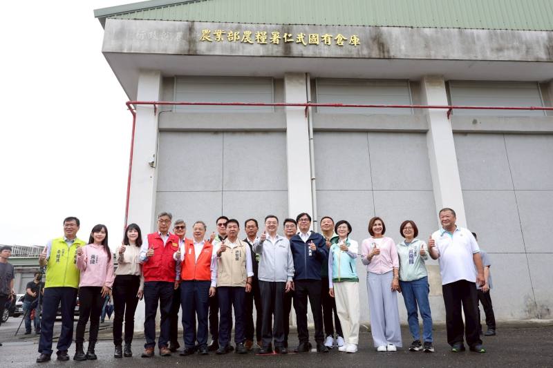 行政院長卓榮泰視察農業部農糧署仁武倉庫