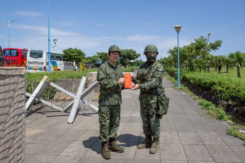 總統頒發加菜金慰勉國軍辛勞