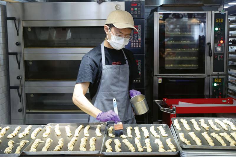 每天現烤現做的可頌麵包，是朱安廷定義陪伴型麵包店重要的條件