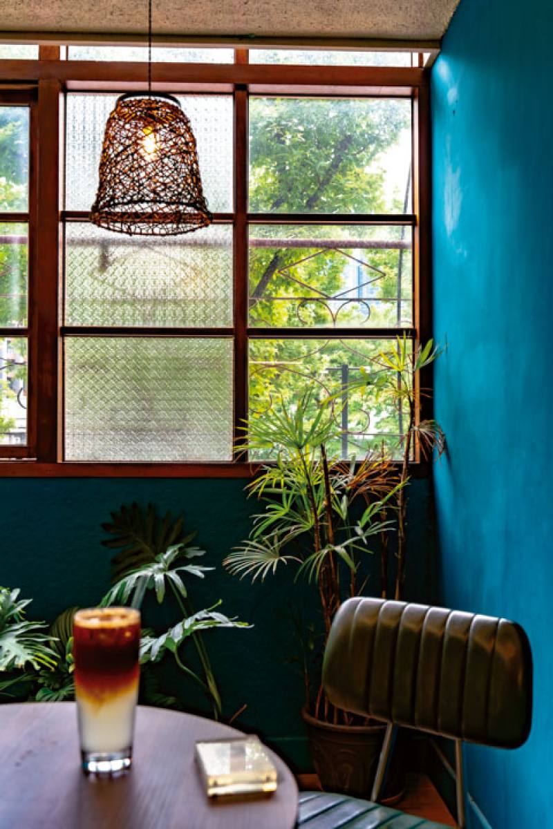 Patterned glass with haitang floral patterns is part of the collective memories of generations of Taiwanese people.